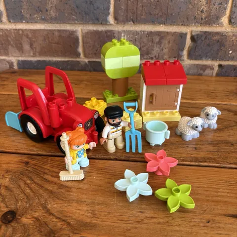 Lego Duplo #10950 FARM TRACTOR & ANIMAL CARE Complete Set No Manual No Box