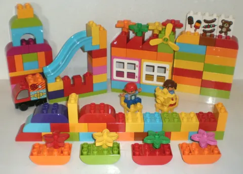 Lego DUPLO 10820 Creative Building Basket - 110 Piece Set - Missing 2 Pcs