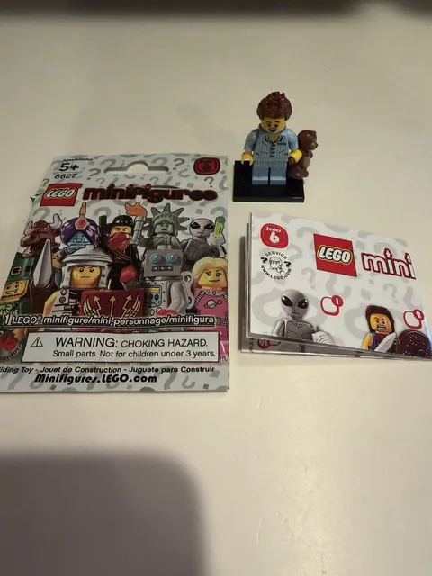 LEGO Series 6 Minifigure Sleepyhead (model 8827)