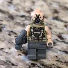 LEGO Star Wars Bane Minifigure w/ Blaster, Bald Printed Face, Tan Vest Torso