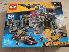 LEGO Batman Movie Batcave New Sealed 70909 Batsuit  Bruce Wayne Alfred Penguin