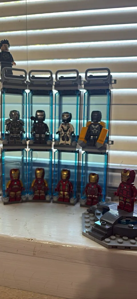 LEGO Iron Man Minifigure with Hall of Armor Display, Super Heroes, Age 8+