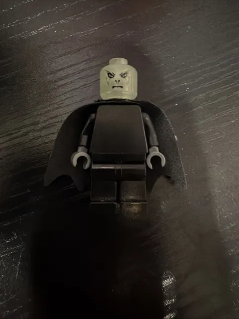LEGO HARRY POTTER LORD VOLDEMORT GLOW IN THE DARK HEAD WITH REPLACEMENT CAPE
