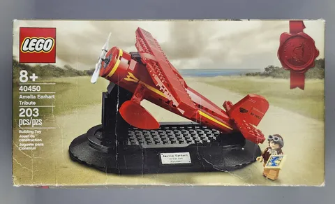 LEGO Amelia Earhart Tribute GWP (40450) Retired New with box wear