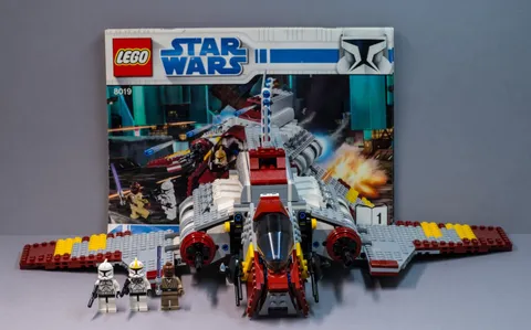 Lego 8019 Star Wars - Republic Attack Shuttle - complete except missile subst