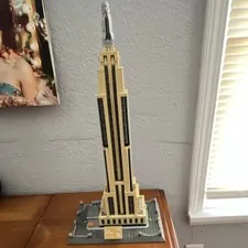 LEGO Empire State Building 21046 Skylines 1767pc (Complete, unglued)