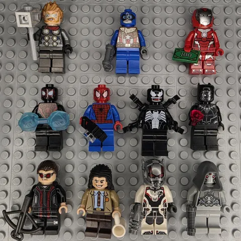 Lego Marvel Super Heroes Minifigures Lot and Accessories