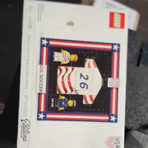 LEGO Editions FIFA World Cup Soccer 26' U.S. National Team Jersey Set New/Sealed