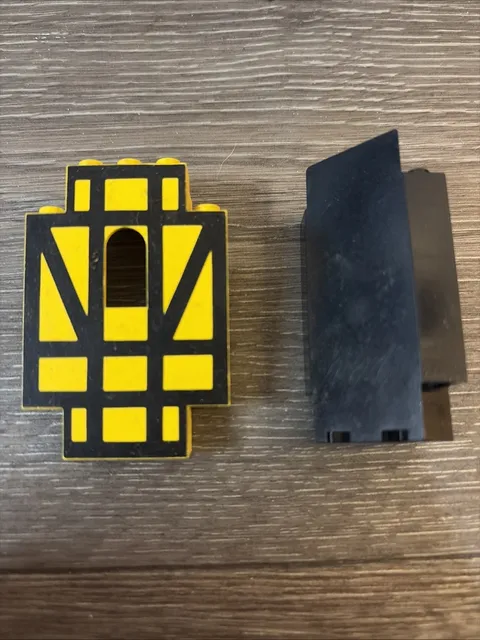 VTG LEGO Yellow Castle Wall Panel and Black Corner Wall Piece Set Of 2
