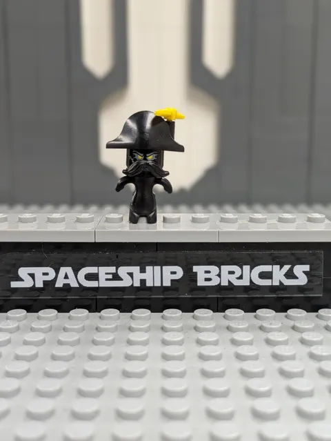 drm024 - Lego Minifigure - DREAMZzz - Captain Bedbeard