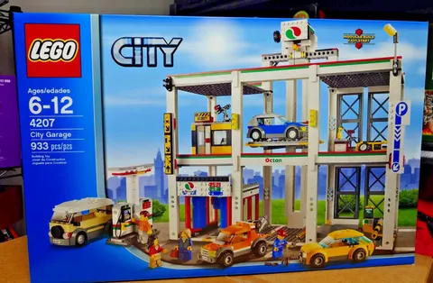 LEGO CITY: City Garage (4207)- Brand New In Factory Sealed Box