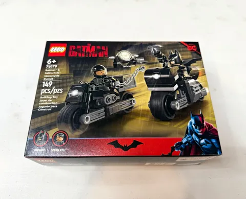 LEGO DC Super Heroes 76179 Batman & Selina Kyle Motorcycle Pursuit Glow 149pcs