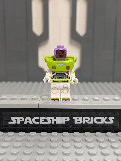 LEGO Minifig dis069 - Izzy Hawthorne - Star Command Suit