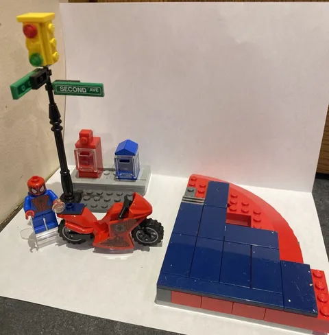 LEGO Marvel 76058 Spider-Man Incomplete + Section of Spider Lair - 76175