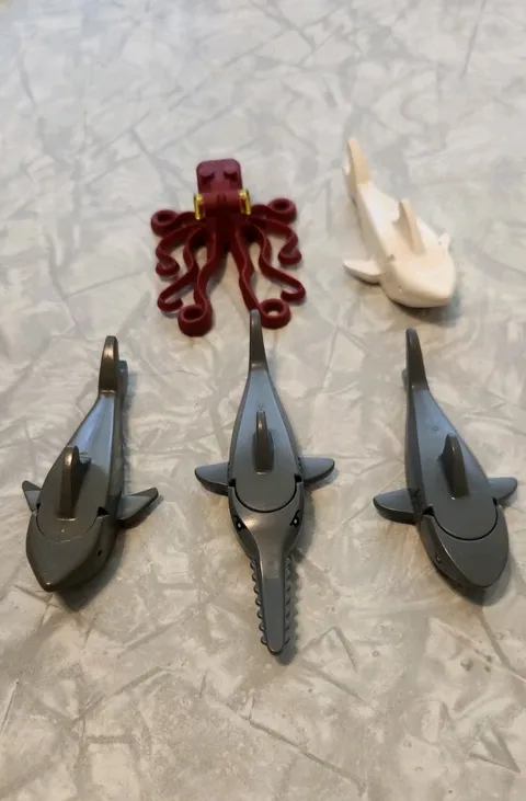 LEGO Ocean Animals Sea Creatures Octopus, Saw Tooth Gray & White Shark 5 Figures