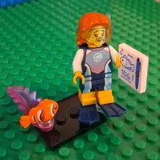 LEGO Minifigures Series 29            Marine Biologist