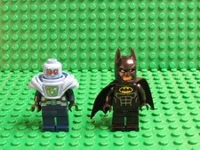 Lot of 2 Lego DC Super Heroes Minifigs  Mr. Freeze + Batman NH52