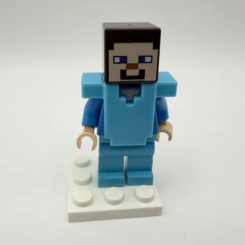 LEGO Minecraft Steve (light nougat) w/ med. Azure legs&armor - part min042 - 1pc