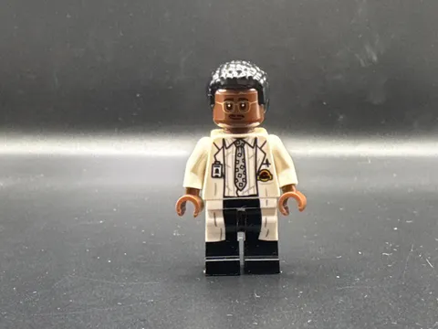 LEGO MINIFIGURE JURASSIC WORLD RAY ARNOLD - WHITE LAB COAT JW058 YELLOWED BACK