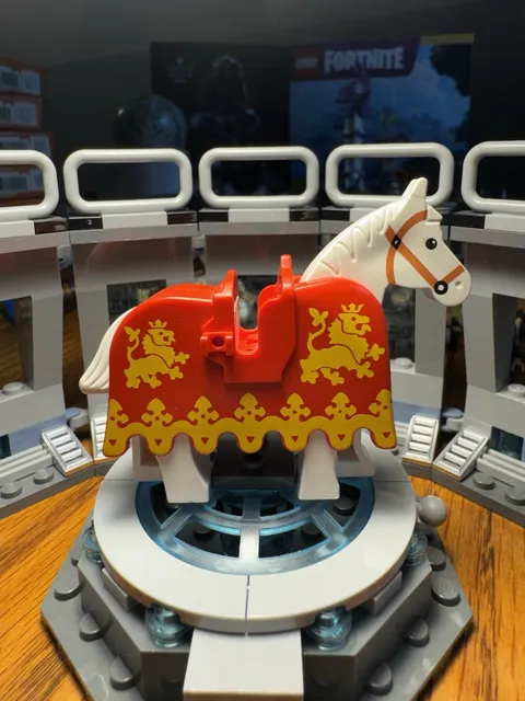 Lego Horse Barding, Ruffled Edge with Yellow Lions Pattern