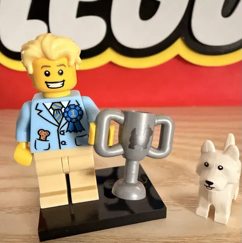 Lego CMF Series 16 Dog Show Winner Minifigure With Accessories 