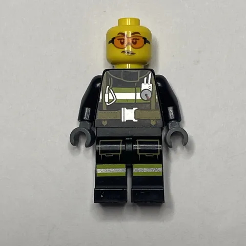 Lego Mini figure City Fire Fighter Woman Minifig (no Hair)