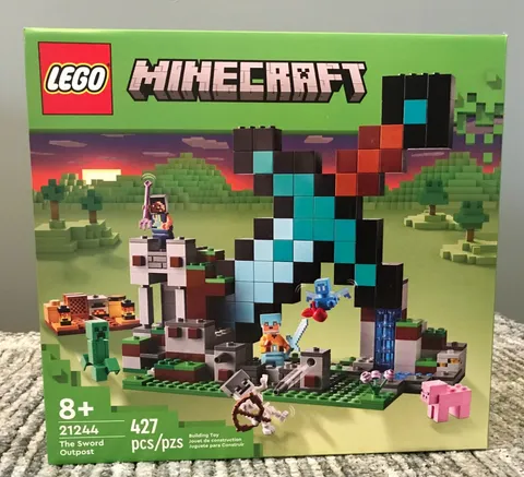 LEGO Minecraft: The Sword Outpost (21244) New/Sealed/Retired - 427 PCS