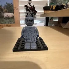 LEGO Monster Minifigure Gray Rock next knights