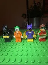 LEGO Batman movie  DC Minifigure Lot of 4 Batman Joker Batgirl Robin