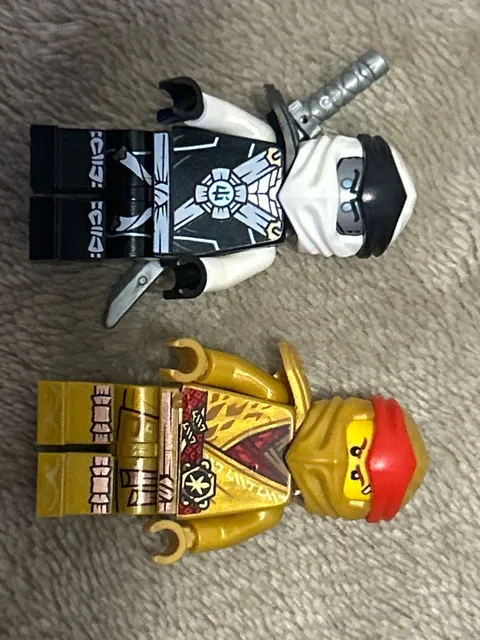 LEGO® Ninjago Zane Minifigure Black RobesLegacy + Kai Golden Robes Legacy