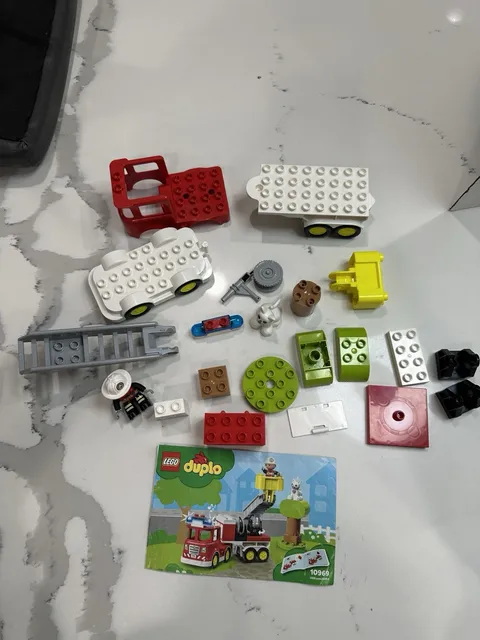 Lego Duplo 10969 Fire Truck Set Light And Sound Siren Fireman Cat Tree Complete