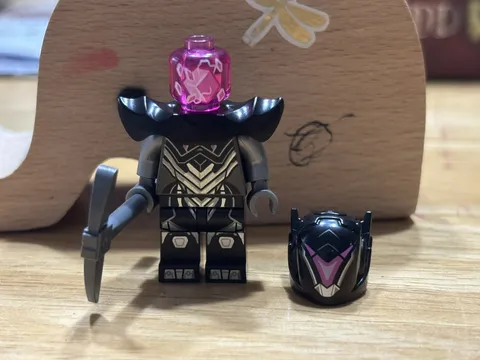 LEGO Fortnite Trespasser Elite Minifigure Battle Bus 77073 
