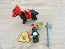 Lego Vintage Castle Minfigure dragon knight & Black Horse  (B)