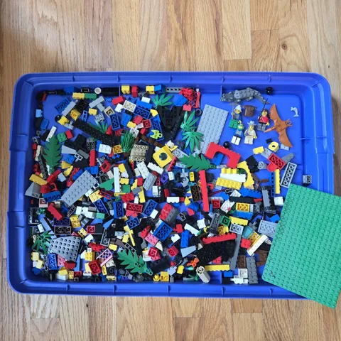 LEGO Vintage Bricks & Minifigures 2lbs Lot of Animals, Foliage, Baseplate 1990s