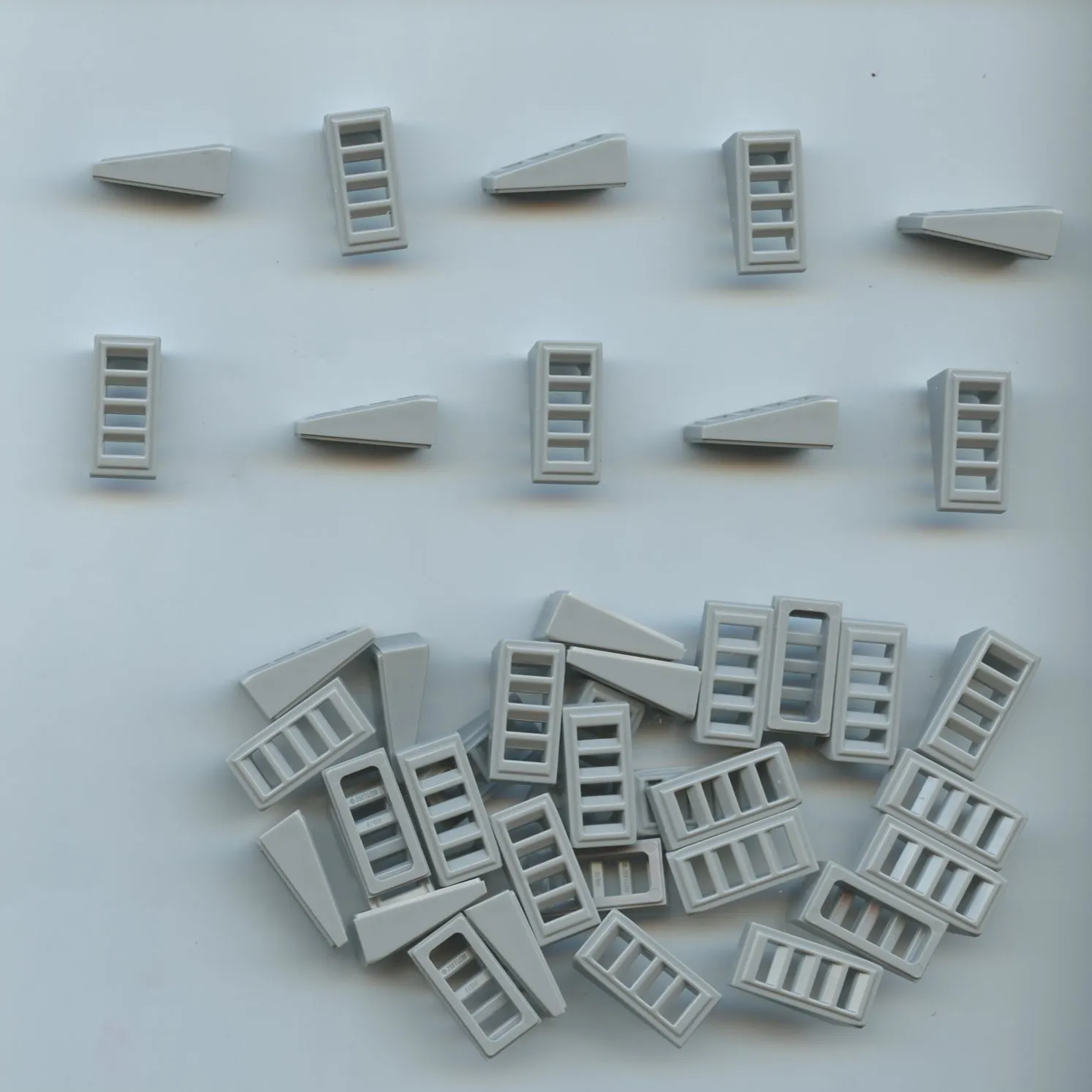 LEGO x 40 Light Bluish Gray Slope 18 2 x 1 x 2/3 with Grille 61409
