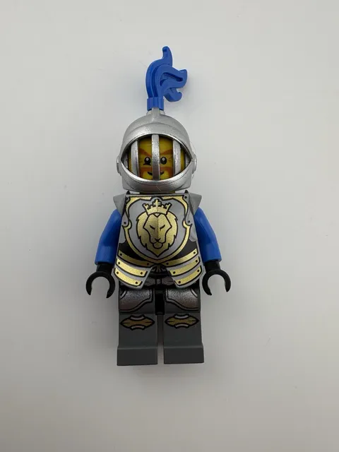 Lego Castle Minifigure - King's Knight With Breastplate & Plume 70402 / cas523