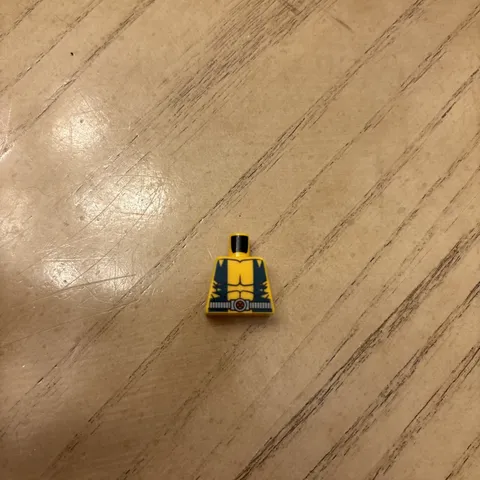 Lego Marvel Super Heroes Wolverine Minifigure 6866 Torso Only