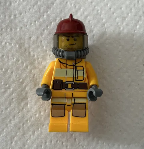 Lego Firefighter Minifigure Red Helmet & Fire Extinguisher 2012 City Fire 
