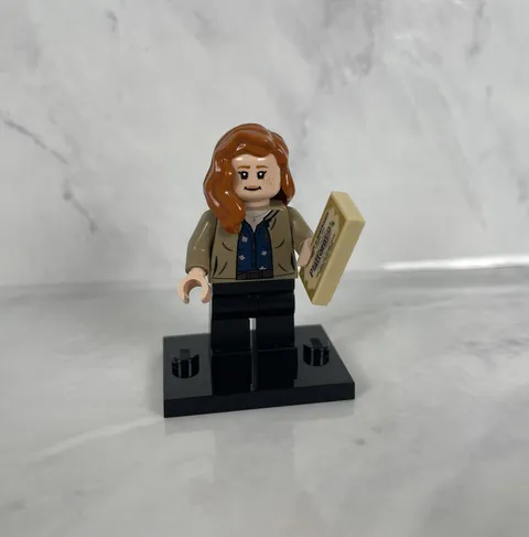 LEGO Harry Potter Minifigure Ginny Weasley And Platform 9 3/4 Train Ticket 76405