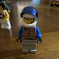 LEGO Minifigure Mixed Lot - Multiple Plastic Figures 9 Total.