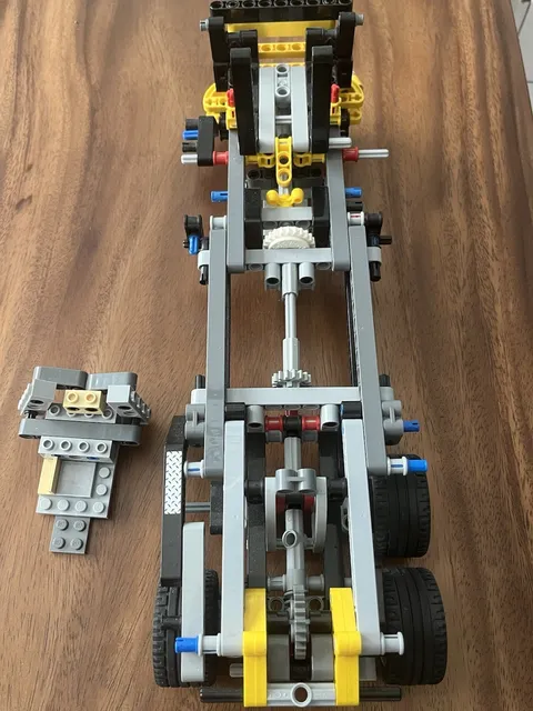 Lego Technics Incomplete Heavy Equip. Wheels & Chassis Maybe Crane/Cement Mixer