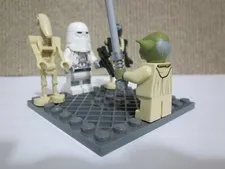 Lego Minifigure Star Wars Yoda Olive Green Jedi And Storm Trooper & 2 Droids