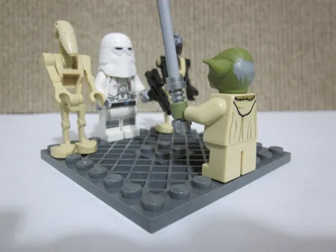 Lego Minifigure Star Wars Yoda Olive Green Jedi And Storm Trooper & 2 Droids