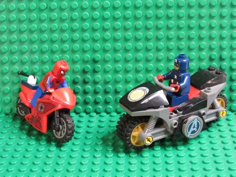 Lot 2 Lego Marvel Super Heroes Minifigs Captain America + Spider-Man bikes AS55