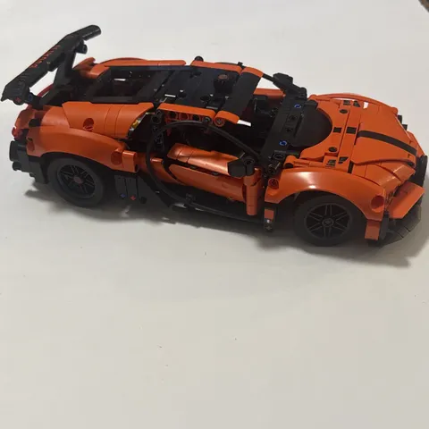 LEGO Technic Bugatti Chiron Pur Sport 42222 COMPLETE? - FREE SHIPPING