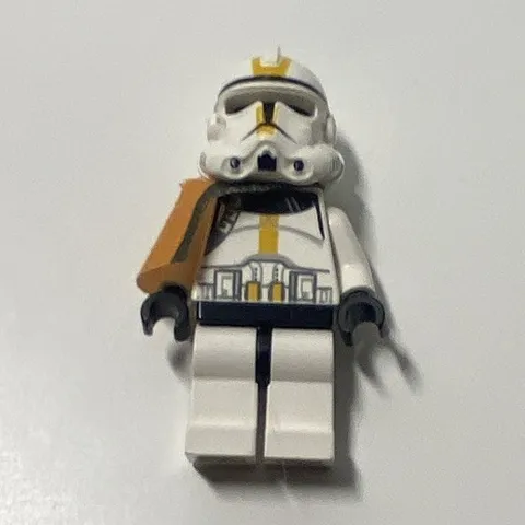 LEGO Star Wars 2005 Clone Trooper Minifigure w/ Orange Pauldron