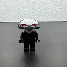 LEGO Black Manta SH0160 Minifigure Super Heroes Flat Silver Helmet Set 76027