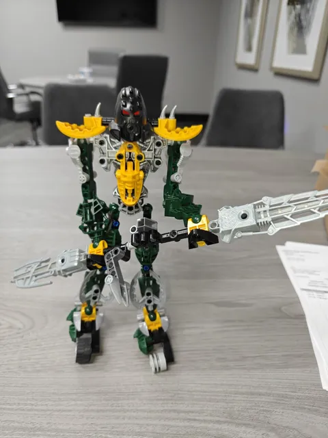LEGO Bionicle 8625 Umbra Voya Nui Warriors Titans 2006 Rhotuka Missing Wheels