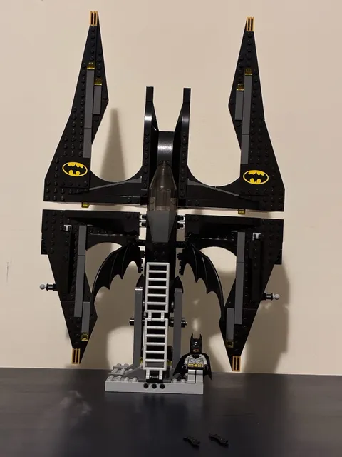 Lego Batman Minifigure 2006 And Batwing Set 7782 