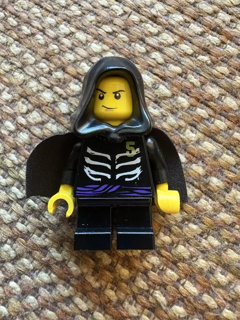 Lego njo0038 Lloyd Garmadon Minifigure Ninjago Rise of The Snakes Hood/Cape
